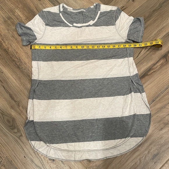 Lululemon Gray and White Striped Women's Top - Picture 5 of 5